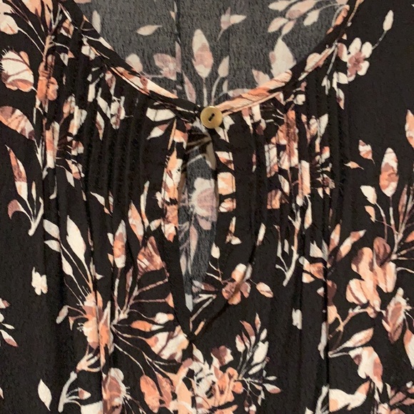 Kismet black with peach flowers blouse - Picture 3 of 5